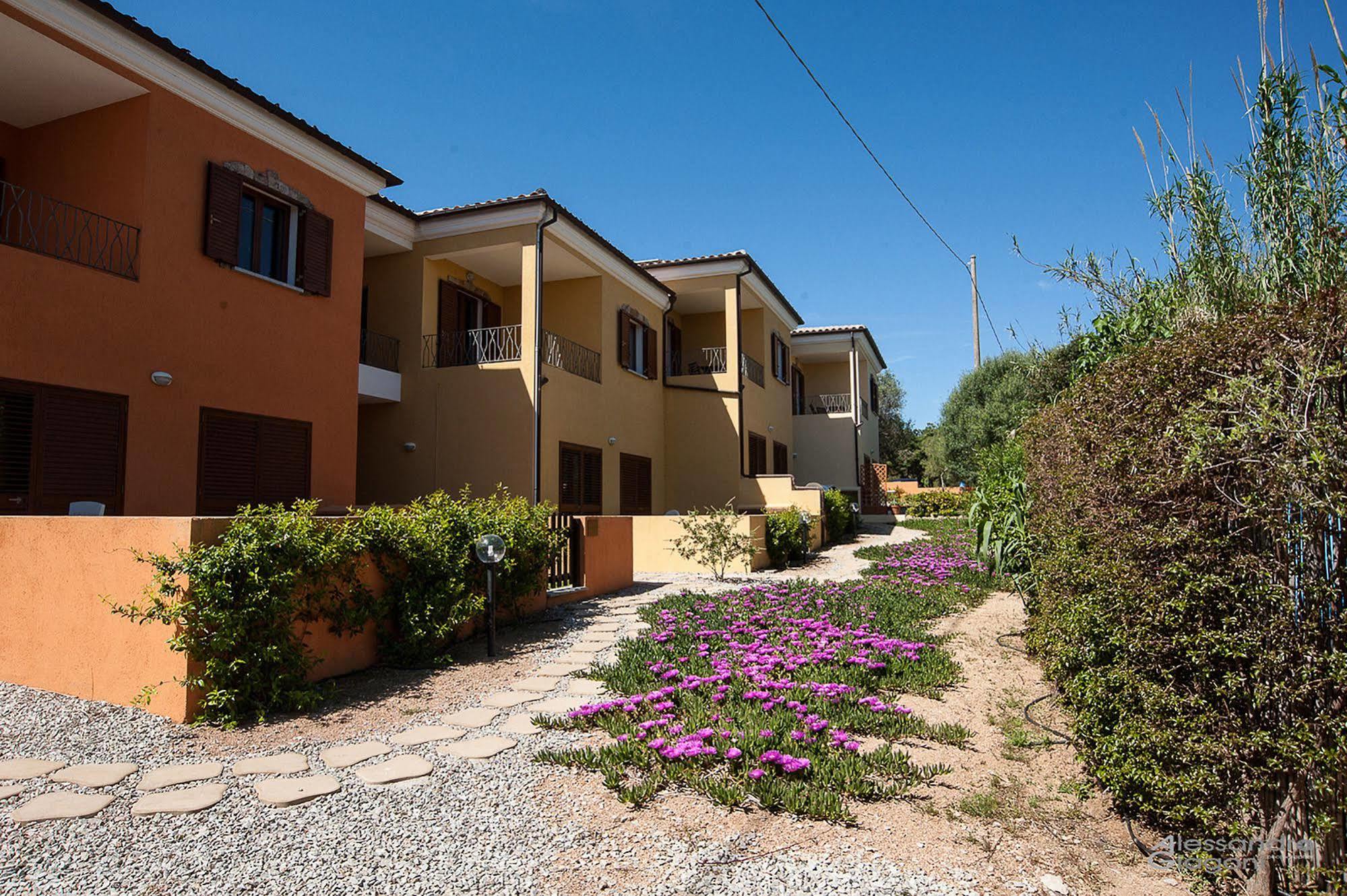 L'isola Aparthotel